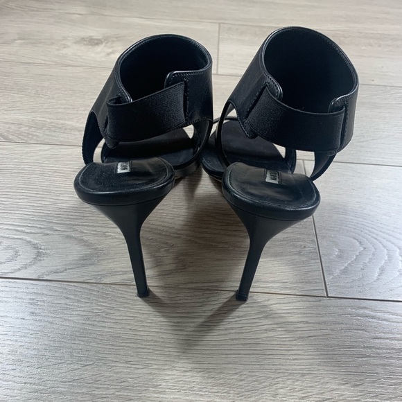 Manolo Blahnik Black Leather Slingback Sandals - Picture 7 of 14